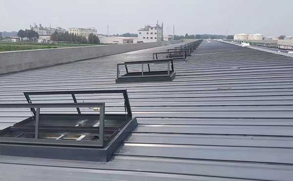 某中学室内体育馆克拉玛依排烟窗改造项目