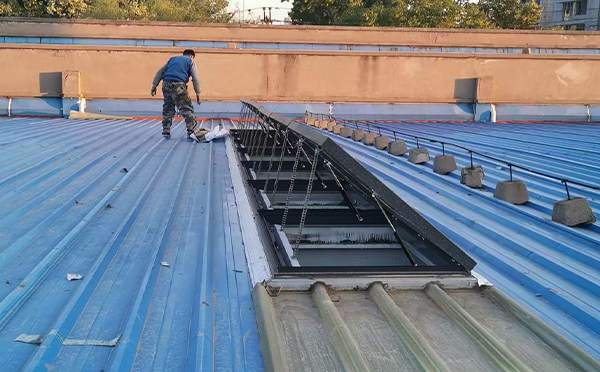 某区域性物流仓储中心克拉玛依排烟窗系统安装项目