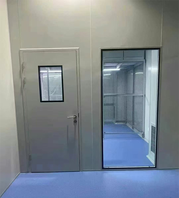 学校教学楼完成克拉玛依防火门标准化安装